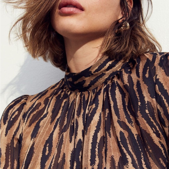 H&M Leopard Print Pattern Blouse Light Brown Crepe Sheer Long Sleeve Size Small - Picture 6 of 12